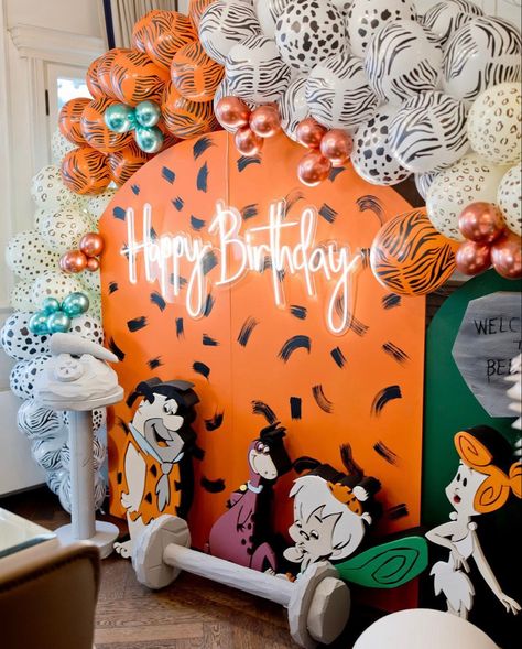 Yabba Dabba Two Party Food, Flinstone Cake Ideas, Flinstones Party Decorations, Flintstones Baby Shower Ideas, Flintstone 1st Birthday Party, Pebbles Flintstone Party Decor, Flintstones Party Decorations, Bam Bam Birthday Party Decoration, Flinstone First Birthday Party