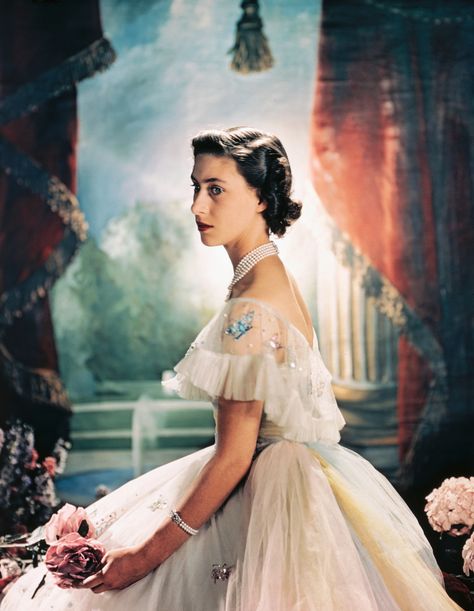 Prinses Margaret, Ratu Elizabeth, Princesa Margaret, Royal Gowns, Margaret Rose, Gold Gown, Reine Elizabeth, Cecil Beaton, Elisabeth Ii