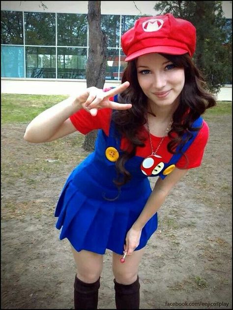 Cute Mario cosplay girl Mario Cosplay, Mario Costume, Diy Kostüm, Girls Dress Up, Fantasias Halloween, Cute Costumes, Best Cosplay, Cosplay Outfits, Halloween Cosplay