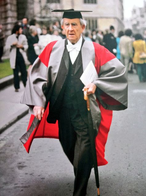 Oxford Graduation, Oxford University Uniform, Academic Robes, Oxford University Hoodie, Oxford University Medicine, Academic Regalia, Oxford Brookes University, J.r.r. Tolkien, Oxford University