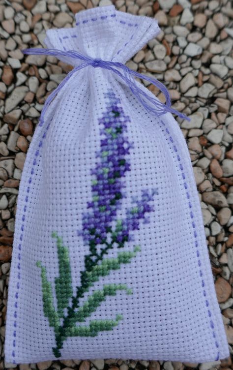 Cross Stitch Bag, Everything Cross Stitch, Stitch Bag, Lavender Crafts, Tiny Cross Stitch, Xmas Cross Stitch, Cross Stitch Christmas Ornaments, Cross Stitch Patterns Flowers, Lavender Bags