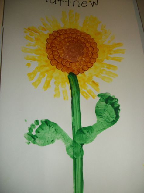 cute idea for kids for mothers day... Hand Print Sunflower, Sunflower Footprint Art, Sunflower Infant Art, Art Ideas For Kids, Fav Flower, Sunflower Crafts, Baby Art Projects, Garden Art Ideas, Toddler Boy Gifts