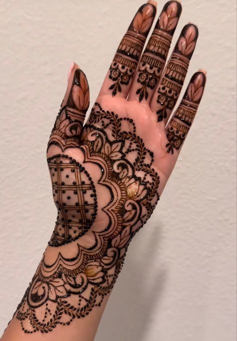 #hennaart #hennaart #hennadesigns #mhendi Front And Back Mehendi Designs, Mehendi Simple Palm, Indian Mehndi Designs For Hands, Mendhi Palm Design, Modern Mehndi Designs Palm, Beautiful Mehndi Design Front Hand, Henna Designs Full Hand, Simple Palm Mehndi Design, Mehendi Designs For Front Hands