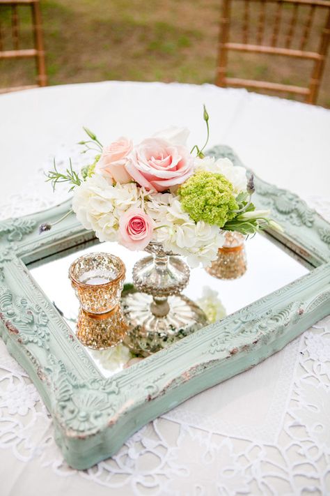 Vintage Wedding Centerpieces, Romantic Wedding Centerpieces, Boda Diy, Unplugged Wedding, בר מצווה, Vintage Wedding Decorations, Shabby Chic Wedding, Vintage Diy, Wedding Table Centerpieces