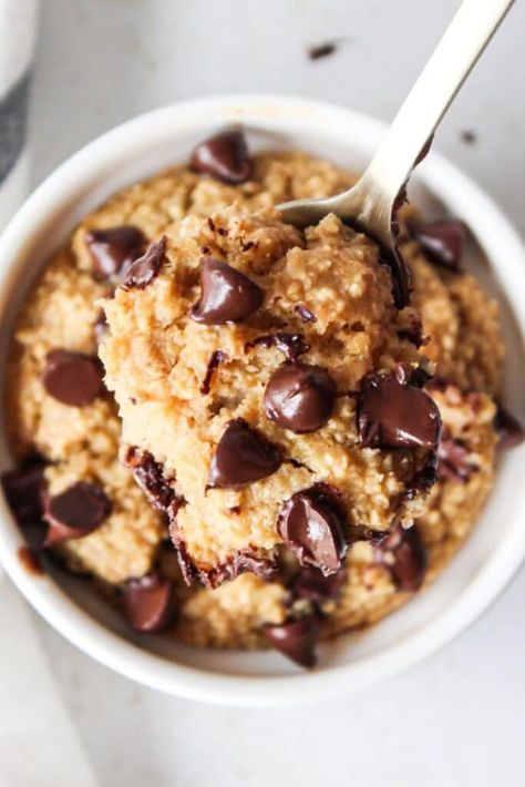 Chocolate Chip Cookie Baked Oatmeal - The Balanced Nutritionist Macro Friendly Baked Goods, The Balanced Nutritionist, Cookie Baked Oats, Balanced Nutritionist, Cookie Baked Oatmeal, Oat Chocolate Chip Cookies, Indulgent Recipes, Fast Breakfast, Ww Breakfast