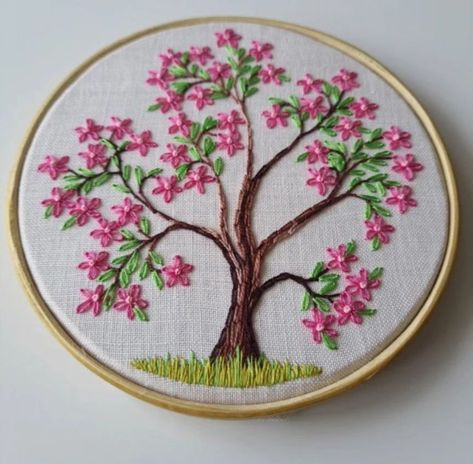 Embroidery Frame Wall Decor, Framed Embroidery Wall Art, Embroidery Tree, Embroidery Cards Pattern, Embroidery Hoop Art Diy, Hand Embroidery Patterns Free, Embroidery Frame, Simple Hand Embroidery Patterns, Ribbon Embroidery Tutorial