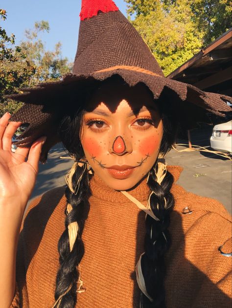 Halloween Costume Makeup Looks, Scar Crow Costume Women, Scarecrow Costume Aesthetic, Scarecrow Wizard Of Oz Costume Women, Scarecrow Makeup Wizard Of Oz, Scarecrow Costume Couple, Wizard Of Oz Costume Ideas Scarecrow, Scarecrow Womens Costume, Wizard Of Oz Costume Ideas For Women