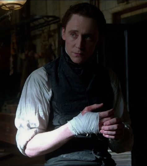 Alphard Black, Sir Thomas Sharpe, Tom Hiddleston Crimson Peak, Thomas Sharpe, Crimson Peak, Still Picture, Gothic Romance, Thomas William Hiddleston, Movies And Series