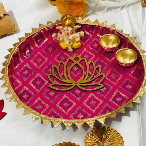 Aarthi Plates Decoration Ideas, Aarti Thali Decoration Ideas For Wedding, Engagement Plates, Thali Design, Akash Kandil, Arti Thali Decoration, Arti Thali, Aarti Thali, Puja Thali