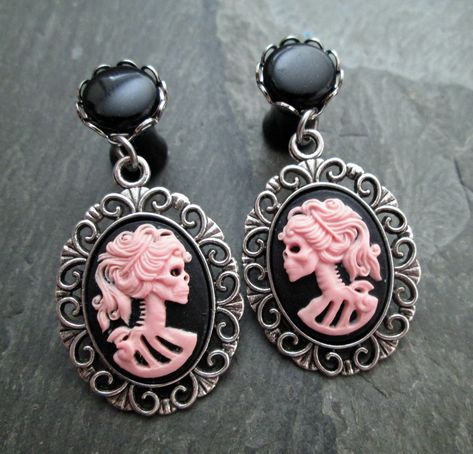 Gothic Bride Halloween, Wedding Gauges, Victorian Themed Wedding, Wedding Plugs, Bride Halloween, Gothic Bride, Dangle Plugs, Plug Earrings, Dangler Earrings