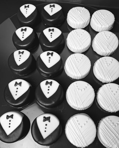 Black And White Wedding Treats, Wedding Treats Table, Individual Charcuterie, Fondant Letters, Charcuterie Cheese Board, Custom Cake Pops, Best Edibles, Favor Cups, Sweets Table