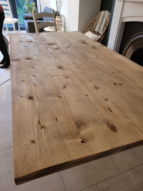 Scaffold Dining Table, Rustic Dining Table Diy, How To Make A Scaffold Board Table, Scaffold Board Projects, Homemade Dining Table Diy, Scaffold Table Diy, Diy Dining Table Modern, Diy Scaffold Board Table, Scaffold Board Dining Table