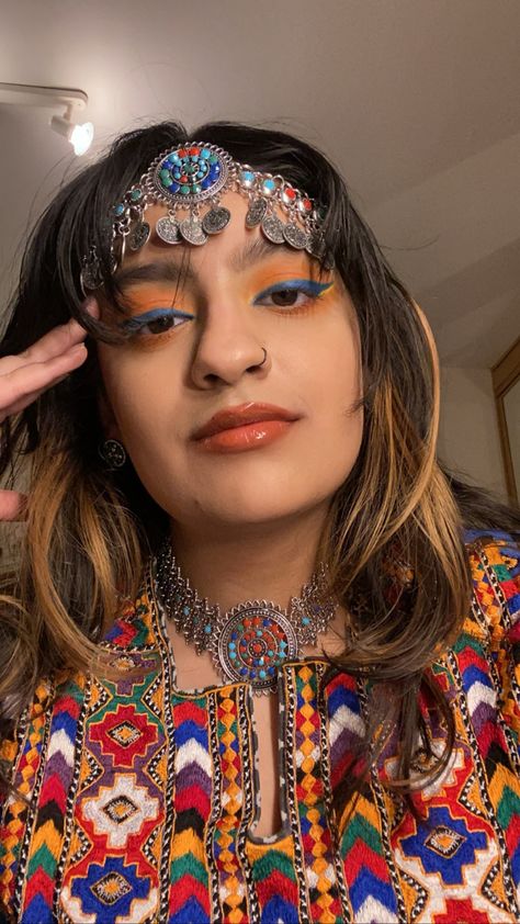 A bit of a hybrid here - the sindhi/balochi style top I'm wearing is from Khaadi and the jewelry (maatha patti and the necklace) is a present from my aunt when she visited KPK in Pakistan! #Pakistan #PakistaniFashion #Jewelry #Makeup #Fashion #Sindhi #Balochi #KPK Traditional Balochi Jewelry, Balochi Jewellery, Desi Party, Outfit Jewelry, Makeup Fashion, Jewelry Outfit, Pakistani Fashion, Desi Beauty, Carnival Face Paint