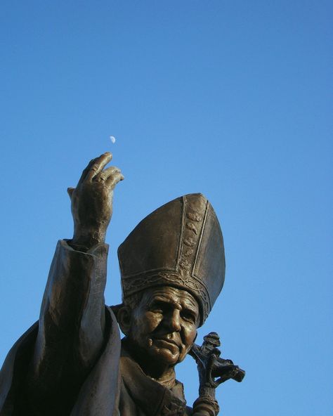 Holguin Cuba Holguin, Pope Benedict Xvi, Pope Benedict, Cuba, Statue