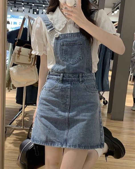 Iu Casual Outfit, Kpop Denim Outfit, Iu Casual, Chloe Outfit, Casual Outfit Summer, Overall Skirt, Color Blouse, Fashion Sketches Dresses, Fashion Top Outfits