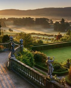 Castle Aesthetic Dress, Powis Castle, Castle Grounds, Castle Exterior, British Decor, Fairytale House, Castle Aesthetic, Castle Garden, Castle House