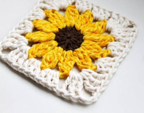 Sunflower Square Crochet Pattern, Aphgan Patterns, Sunflower Afghan, Sac Granny Square, Granny Square Pattern Free, Granny Square Häkelanleitung, Motifs Granny Square, Poncho Patterns, Learn Crochet