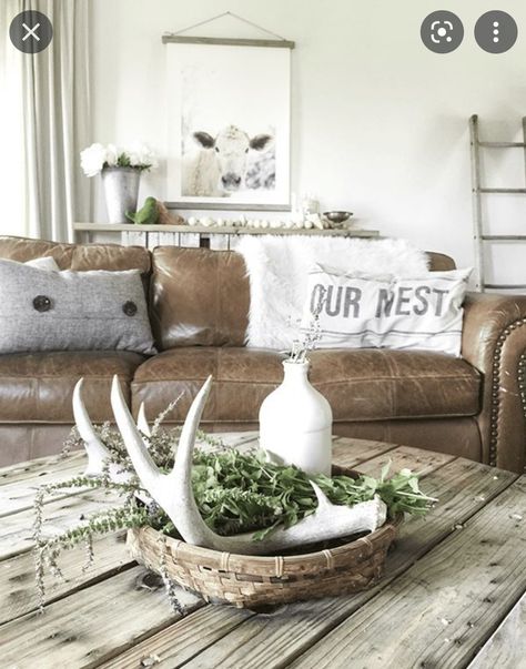 Luxury Farmhouse, Antlers Decor, Shelf Decor Living Room, Farmhouse Living Room Decor Ideas, Rustic Farmhouse Living Room, French Country Living Room, Primitive Homes, Vintage Farmhouse Decor, Modern Farmhouse Living Room