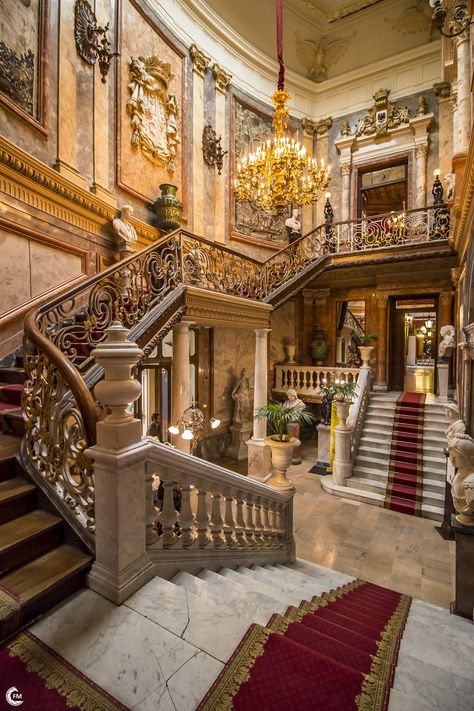 بيوت ملكية, Mansion Homes, Architecture Baroque, Palace Interior, Castle Aesthetic, Castles Interior, Baroque Architecture, Mansion Interior, Grand Staircase