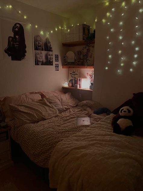 Anne Movie, Flat House, Aesthetic Apartment, Ideas Room, Room Lighting, Room Lights, Bedroom Inspo, House Inspiration, Room Inspo