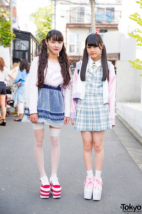 Parutan (left) & Mizuamechan (right) - both students | 28 June 2015 | #couples #Fashion #Harajuku (原宿) #Shibuya (渋谷) #Tokyo (東京) #Japan (日本) Street Style Harajuku, Kawaii Street Fashion, Heart Backpack, Pastel Jacket, Suspenders Skirt, Harajuku Street Style, Harajuku Girl, Japan Fashion Street, Harajuku Street