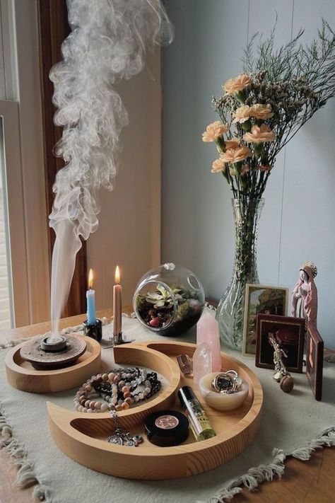 Altar Set Up, Small Altar Ideas, Bedroom Altar, Alter Aesthetic, Spiritual Altar Ideas, Altar Inspiration, Crystal Room Decor, Spiritual Room, Spiritual Altar