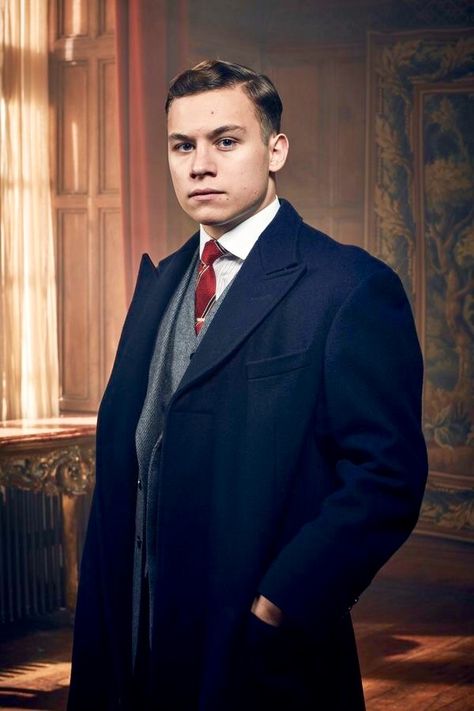 Finn Cole As Michael Gray In Peaky Blinders. He's the Son of Polly Gray, who was taken from her when he was young. He is a member of the Peaky Blinders and is also a member of the Shelby Family.‼️ Peaky Blinders Michael Gray, Peaky Blinders Michael, Michael Peaky Blinders, Peaky Blinders Hair, Peaky Blinders Actors, Gangster Suit, Peaky Blinders Costume, Suit Overcoat, Gangster Party