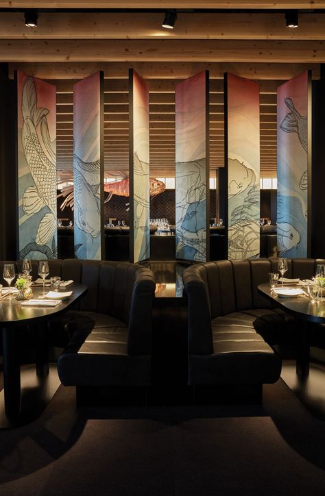 Koi is on the menu at Izakaya Munich / KE-ZU Blog Restaurant Banquette, Luxury Restaurant Interior, Japanese Restaurant Interior, Theme Restaurant, Japanese Restaurant Design, Hotel Hospitality, Luxury Restaurant, Restaurant Lighting, Modul Sofa