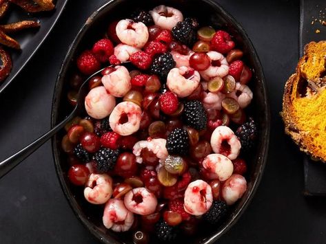 Halloween Salads, Berry Fruit Salad, Halloween Breakfast, Halloween Fruit, Spooky Food, Halloween Party Dinner, Halloween Party Ideas, Dark Aesthetics, Halloween Appetizers