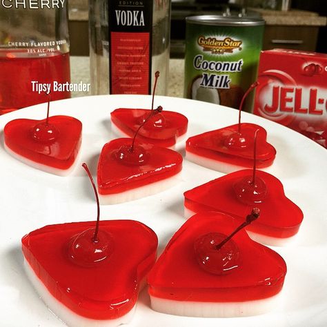 Jello Aesthetic, Best Jello Shots, Jello Pudding Shots, Cocktails Vodka, Girly Drinks, Cherry Vodka, Jello Shot, Jello Shot Recipes, Tipsy Bartender