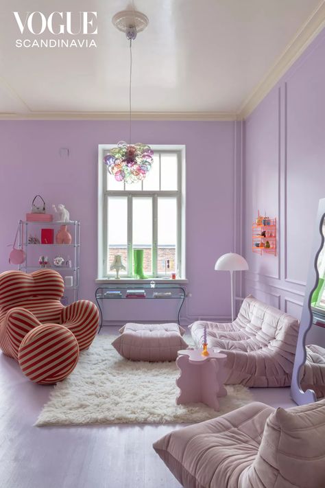 The buzzy Finnish photographer and creator Janita Autio opens the door to a statement piece filled, purple powder dreamscape Hipstoric Home, Lilac Room, Purple Living Room, Pastel Interior, Purple Bedrooms, Aesthetic Living Room, Purple Interior, Purple Rooms, Home Features