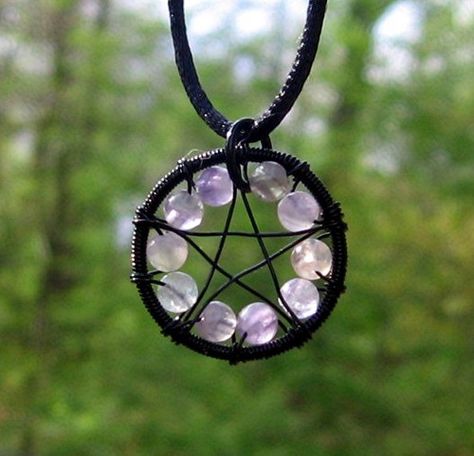 Crystal Room Decor, Atrapasueños Diy, Moldes Halloween, Earth Projects, Wiccan Crafts, Pagan Crafts, Wiccan Witch, Witch Diy, Witchy Crafts