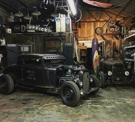 Hot Rod Movie, Hot Rod Tattoo, Old Hot Rods, Cool Garages, Hot Rods Cars Muscle, Vintage Hot Rod, Classic Hot Rod, Rat Rods Truck, Hot Rod Trucks