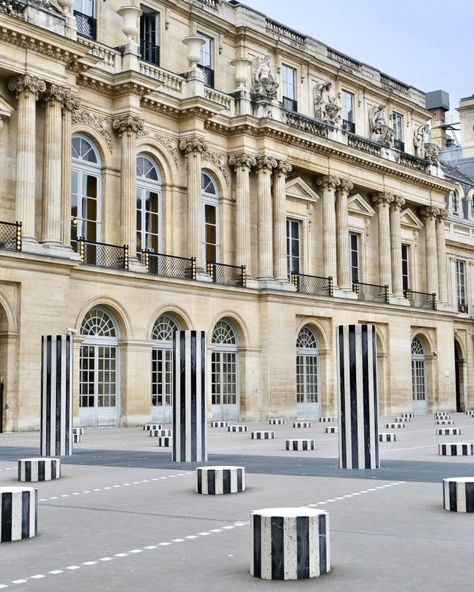 Palais Royale Paris, Paris Palais Royal, Paris Facade, Moodboard Paris, French Facade, Paris Gardens, Palais Royal Paris, Paris Garden, Daniel Buren