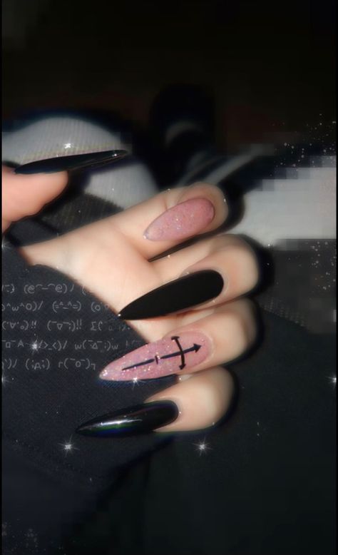 Goth Nail Inspo Acrylic, Goth Nails Art, Simple Goth Nails Acrylic, Valentines Day Nails Goth, Grunge Acrylic Nails Aesthetic, Cute Gothic Nails, Nails Acrylic Gothic, Nails Inspiration Grunge, Nails Gothic Ideas