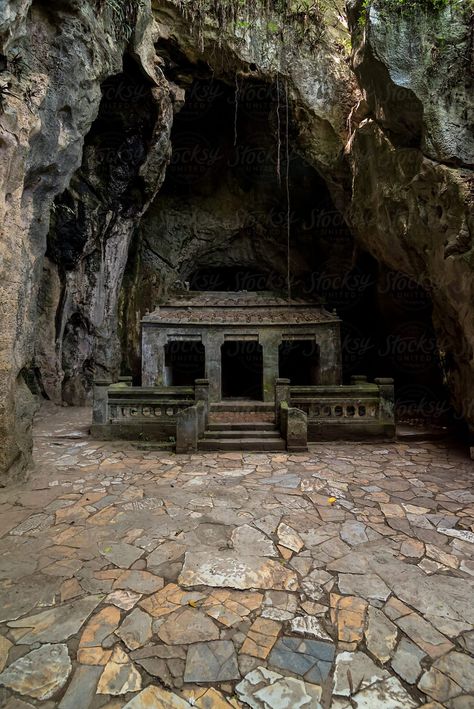 Mountain Cave, Marble Mountain, Da Nang Vietnam, Temple India, Ancient Temple, Perspective Drawing Lessons, Cave House, Temple Architecture, Body Is A Temple