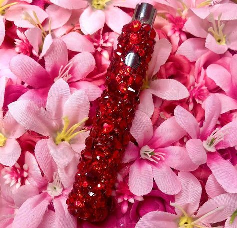 Bedazzled Battery, Bedazzled Pen, Bedazzled Crafts, Bling Bottles, Bling Ideas, Rhinestone Projects, Red Valentine, Pretty Pens, Bling Crafts