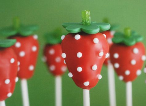 Gwynn Wasson Designs Perfect Cake Pops, Strawberry Cake Pops, Cake Pop Tutorial, Fruity Cake, Strawberry Shortcake Party, Cake Pops How To Make, Cake Pop Recipe, Strawberry Party, Raspberry Smoothie