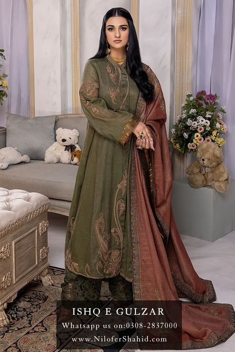 A quintessential NS look that is sure to make heads turn! This Master Piece is an antique olive green zari net Angarakha styled like shirt has delicate, gold and antique dori work on its neckline.Nilofer Shahid paired it with signature pants and a deep rouge pink zari net shawl adorned with marvelous matha patti border, making a truly opulent statement. Nilofer Shahid, Sarah Khan, Dori Work, Partywear Dresses, Master Piece, Wedding Dresses For Girls, Princess Outfits, Pakistani Dress Design, Fashion Attire