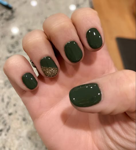 Dark Green Gel Nails Art Designs, Forest Green Gel Nails Short, Gel Nails Forest Green, Dark Green Shellac Nails, Dark Green Gel Manicure, Green Nail Ideas, Green Christmas Nail Designs, Long Nail Art, Short Gel Nails