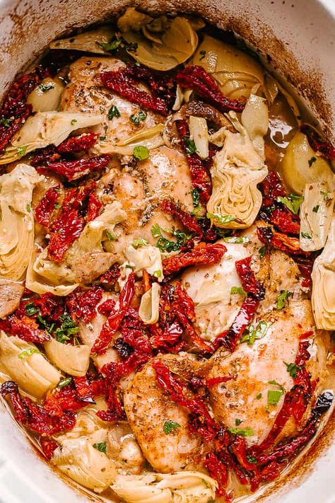 Chicken With Artichoke Hearts, Crock Pot Chicken Thighs, Best Chicken Thigh Recipe, Mouth Chicken, Slower Cooker, Crockpot Chicken Thighs, Slow Cooker Chicken Thighs, Cacciatore Recipes, Med Diet