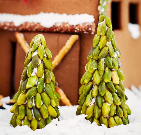 Build a Jolly Gingerbread Ranch This Holiday Season Gingerbread Houses Ideas, Shredded Wheat Cereal, Homemade Gingerbread House, Gingerbread House Ideas, Cool Gingerbread Houses, Ginger House, Gingerbread House Parties, Gingerbread House Designs, Gingerbread Party