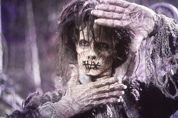 13 Behind-The-Scenes Secrets Of "Hocus Pocus" From Billy The Zombie Billy Butcherson Hocus Pocus, Billy Butcherson, Hocus Pocus 1993, Hocus Pocus Movie, Doug Jones, Best Halloween Movies, Movie Monsters, Halloween Movies, Pics Art