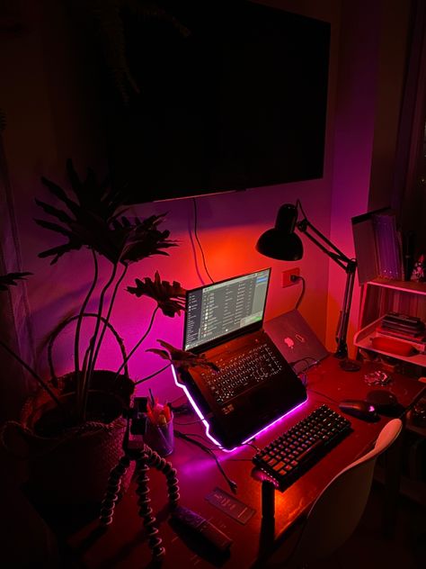 Gaming Laptop Setup, Laptop Photography, Laptop Setup, Laptop Gaming Setup, Dream Setup, Workspace Ideas, Gamer Desk, Gaming Desk Setup, Game Setup