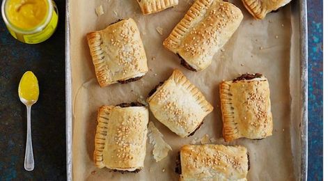 Vegan sausage rolls: Kerryann Dunlop Jamie Oliver Sausage Rolls, Sausage Roll Recipe, Jaime Oliver, Mushroom Filling, Vegan Sausage Rolls, Homemade Sausage Rolls, Sausage Rolls Recipe, Vegan Pastries, Sausage Roll