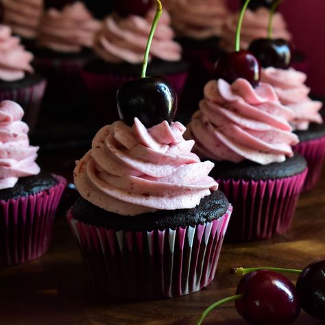 Chocolate-Cherry Cupcakes Cherry Frosting Recipe, Cherry Cupcakes Recipes, Chocolate Cherry Cupcakes, Forest Cupcakes, Cherry Frosting, Cherry Cupcakes, Cake Mug, Frozen Cherries, Buttercream Recipe