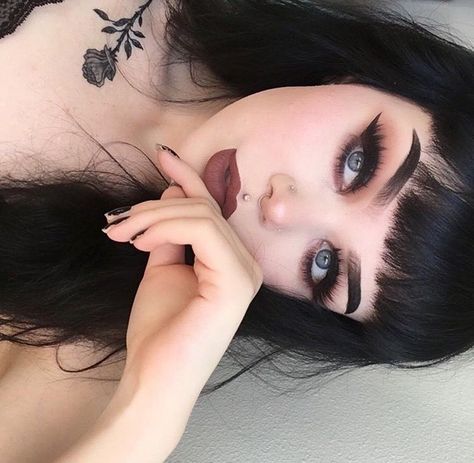 Bridal Makeup Alternative, Witchy Makeup, Goth Makeup Looks, Dark Makeup Looks, Edgy Classic, Alt Makeup, Alternative Makeup, Dramatic Makeup, Emo Makeup