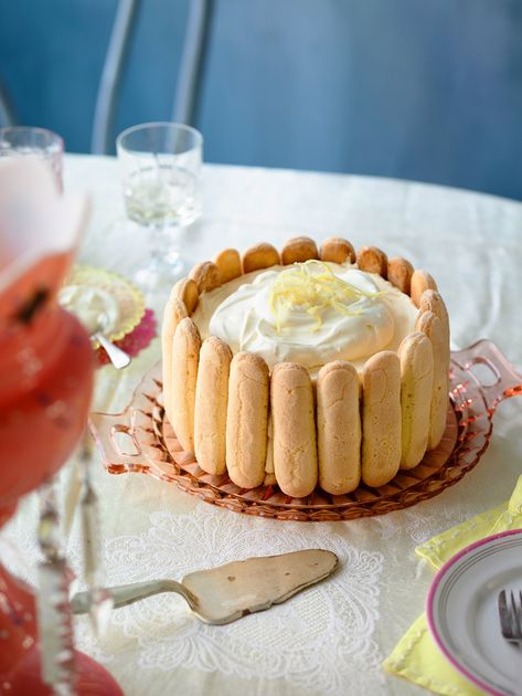 Lemon charlotte (charlotte au citron) Lemon Charlotte, Charlotte Cake, Chilled Desserts, Creamy Desserts, Love Eat, Lemon Recipes, Lemon Cake, Lemon Curd, Love Food