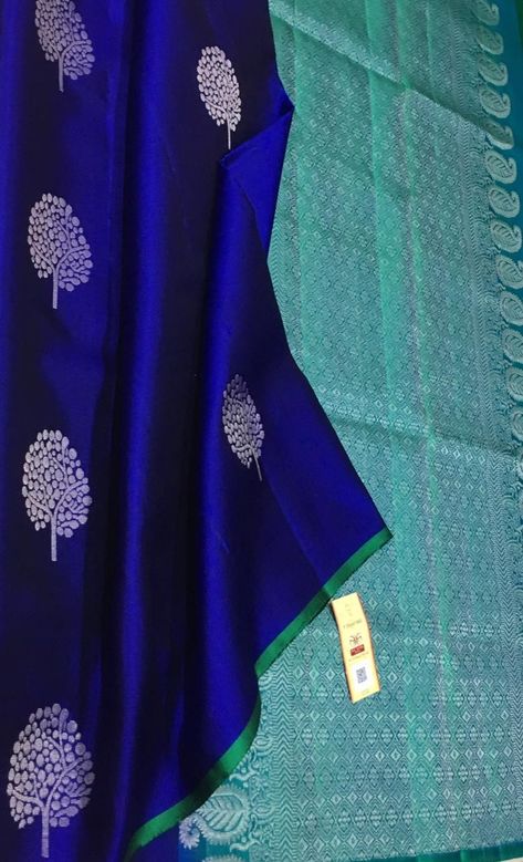 Blouse For Blue Saree, Blue Saree Contrast Blouse, Blue Chiffon Saree, Saree Contrast Blouse, Silk Saree Blouse Designs Patterns, Latest Silk Sarees, Lehenga Saree Design, Indian Sari Dress, Indian Bridal Sarees