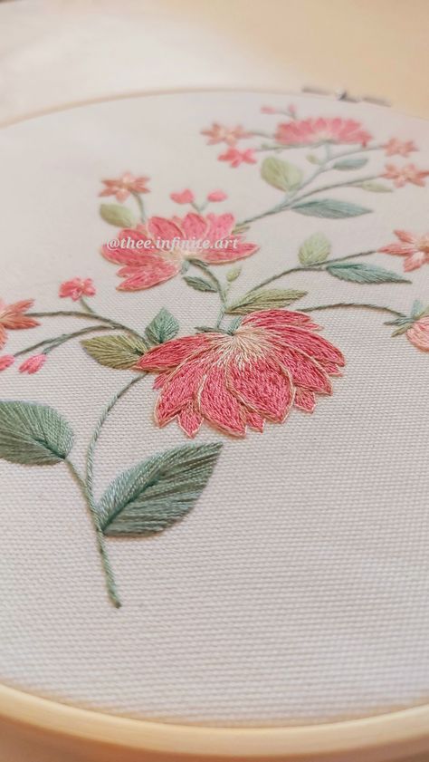 Floral Thread Embroidery, Lace Beadwork, Hand Embroidered Flower, Embroidery Scarf, Infinite Art, Travel Art Journal, Hand Embroidery Patterns Flowers, Hand Embroidered Flowers, Dress Embroidery